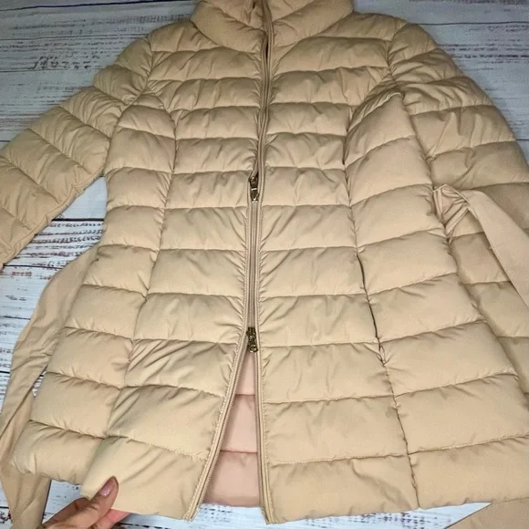 Guess Women's blush pink puffer coat. - Picture 7 of 8